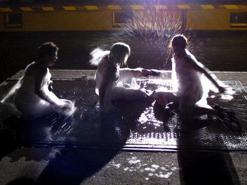 "Freilager für neue Musik und Tanz" 2.9.2010, altes Zollfreilager Dreispitz Basel
Foto: Karin Schulthess "Freilager für neue Musik und Tanz" 2.9.2010, altes Zollfreilager Dreispitz Basel
Foto: Karin Schulthess